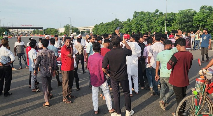 ব্যবসায়ী সোহাগ হত্যার বিচার দাবিতে পদ্মা সেতুর টোল প্লাজা অবরোধ