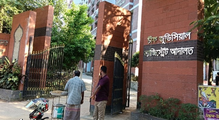 মৌলভীবাজারে আদালতের বারান্দায় আসামীর মারমুখী আচরণে মামলা দায়ের