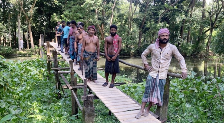 আগৈলঝাড়ায় একটি ব্রিজের অভাবে পাঁচ গ্রামের মানুষের দূর্ভোগ চরমে