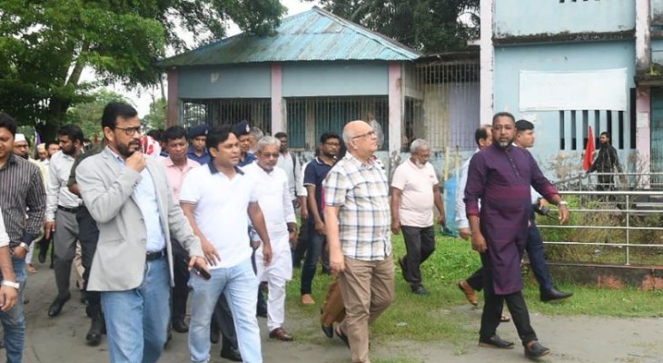 দপদপিয়া ইউনিয়ন ডিগ্রি কলেজ পরিদর্শন করলেন উপদেষ্টা ফারুক-ই-আজম