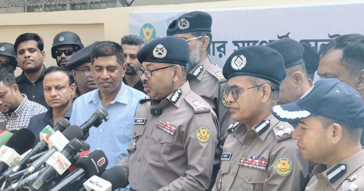 আমার অফিসারদের সাথে খারাপ আচরণ করবেন না: ডিএমপি কমিশনার