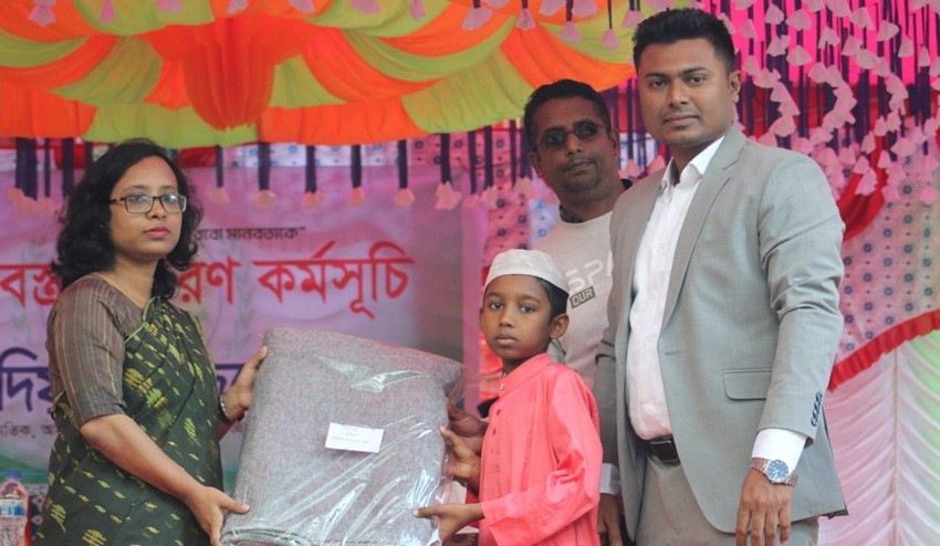 ফকিরহাটে শুভদিয়া সমাজ সেবা ক্লাবের উদ্যোগে শীতবস্ত্র বিতরণ