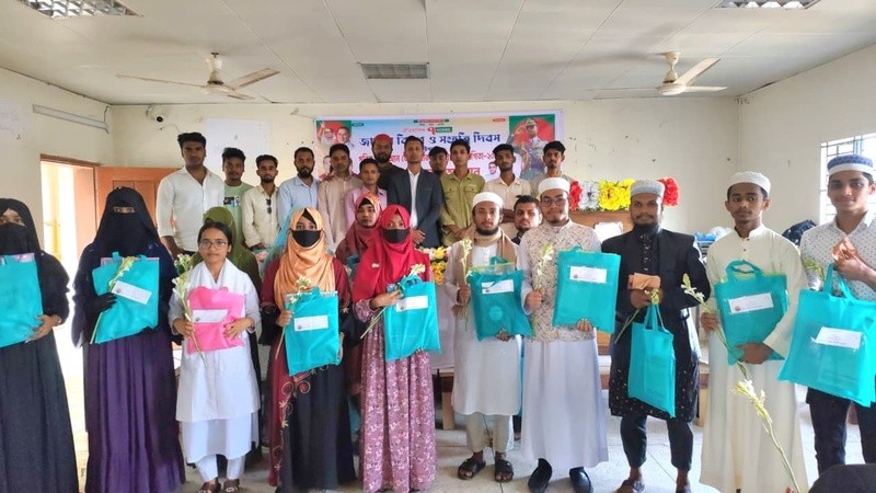 বাউফলে কোরআন তেলাওয়াত প্রতিযোগিতা: পুরস্কার বিতরণ