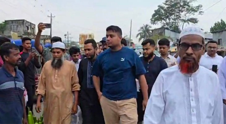 কলাপাড়ায় কৃষকদের দুঃখ দুর্দশার কথা শুনলেন এনসিপির নেতা হাসনাত আব্দুল্লাহ