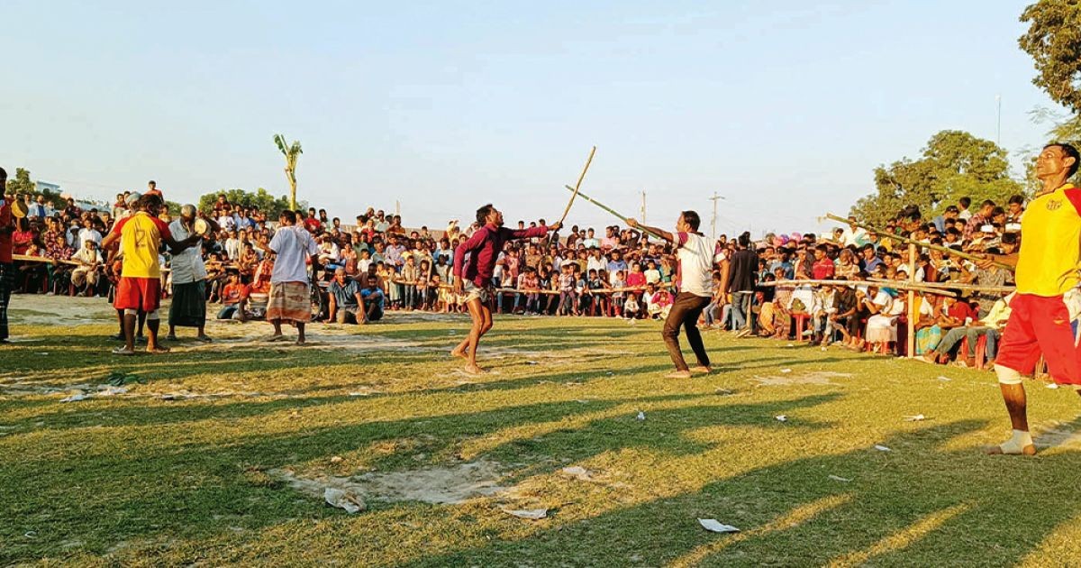 নওগাঁয় অনুষ্ঠিত হয়ে গেল গ্রামীণ খেলা, উৎসুক জনতার ভীড়