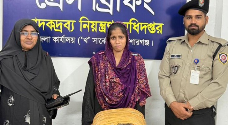 কিশোরগঞ্জের ভৈরবে নারীর কোমরে বাঁধা ৪ কেজি গাঁজা উদ্ধার