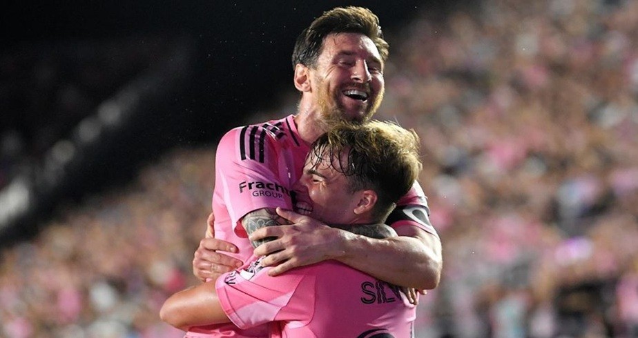 মেসির জোড়া গোল ও রেকর্ড অ্যাসিস্টে ইতিহাস গড়ে সেমিতে মায়ামি