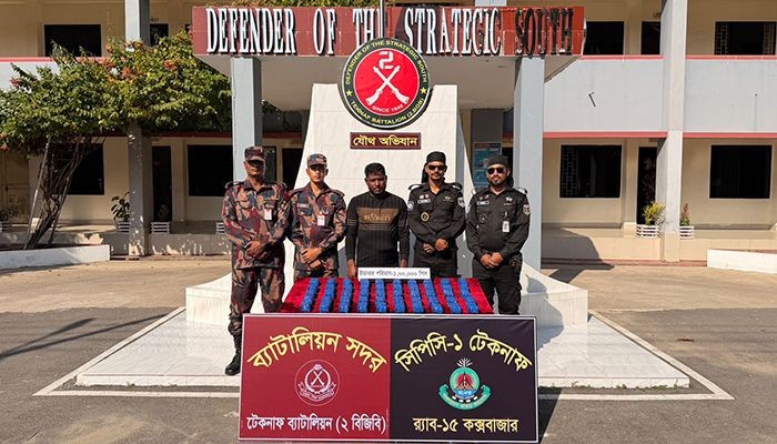 কক্সবাজারের টেকনাফে এক লাখ ইয়াবাসহ পাচারকারী গ্রেপ্তার