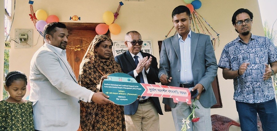 কলাপাড়ায় ১০৯ পরিবার পেলো দুর্যোগ সহনশীল বসতঘর