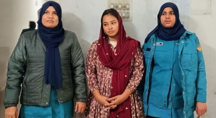 চাঁদাবাজির অভিযোগে আলোচিত ‘জুলাইযোদ্ধা’ সুরভী গ্রেপ্তার