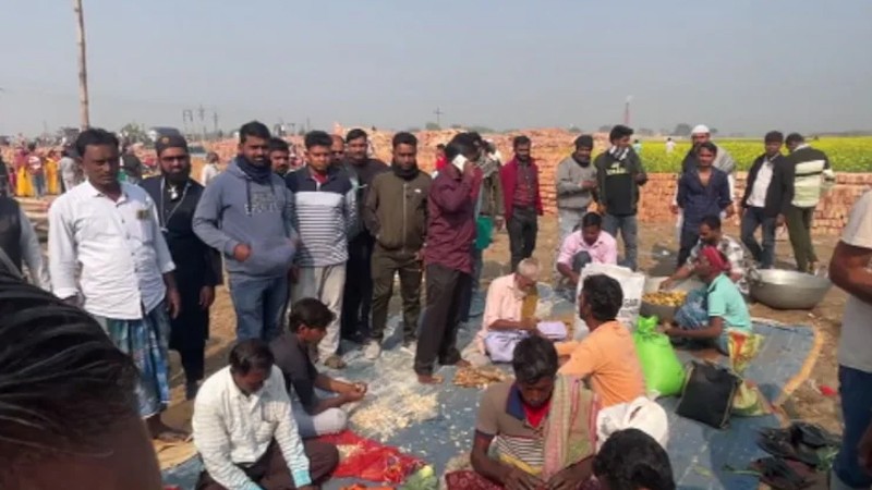 ‘বাবরি মসজিদে’ প্রথম জুমার নামাজ আজ, হাজারও মুসল্লির ভিড়