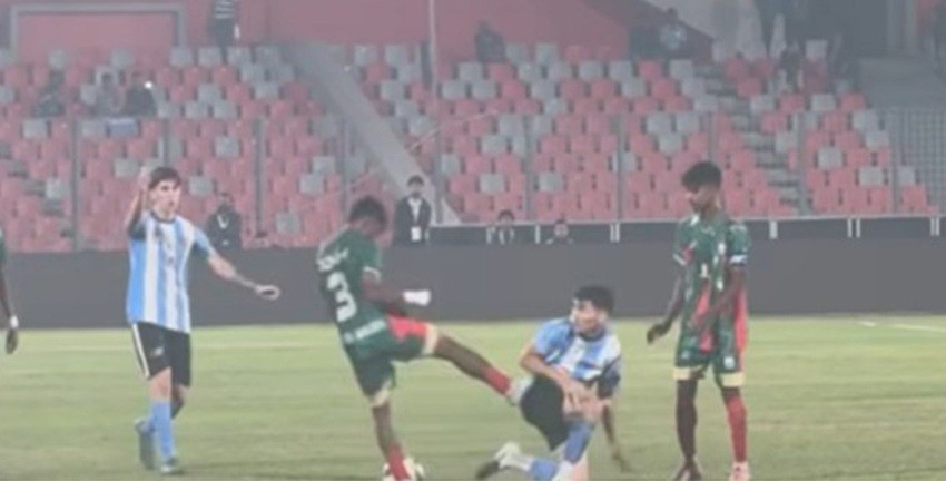 জানা গেল আর্জেন্টিনার ফুটবলারকে লাথি মারা সেই ফুটবলারের পরিচয়