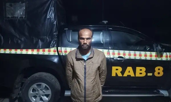 মহিপুরে আলোচিত ট্রলার মাঝি হত্যার প্রধান আসামি গ্রেফতার