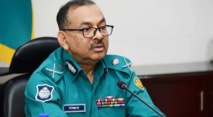 শাহবাগে উপস্থিত হয়ে যে আশ্বাস দিলেন ডিএমপি কমিশনার