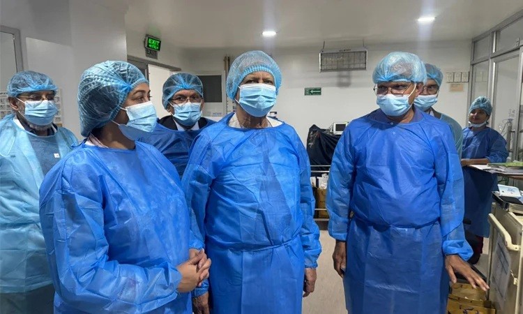 হাসপাতালে খালেদা জিয়ার স্বাস্থ্যের খোঁজ নিলেন প্রধান উপদেষ্টা