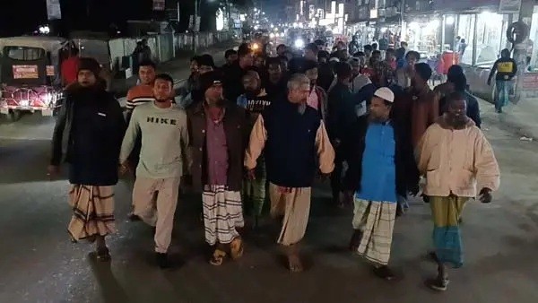 কুয়াকাটায় ছাত্রদল নেতার বিচার দাবীতে ইজিবাইক চালকদের বিক্ষোভ