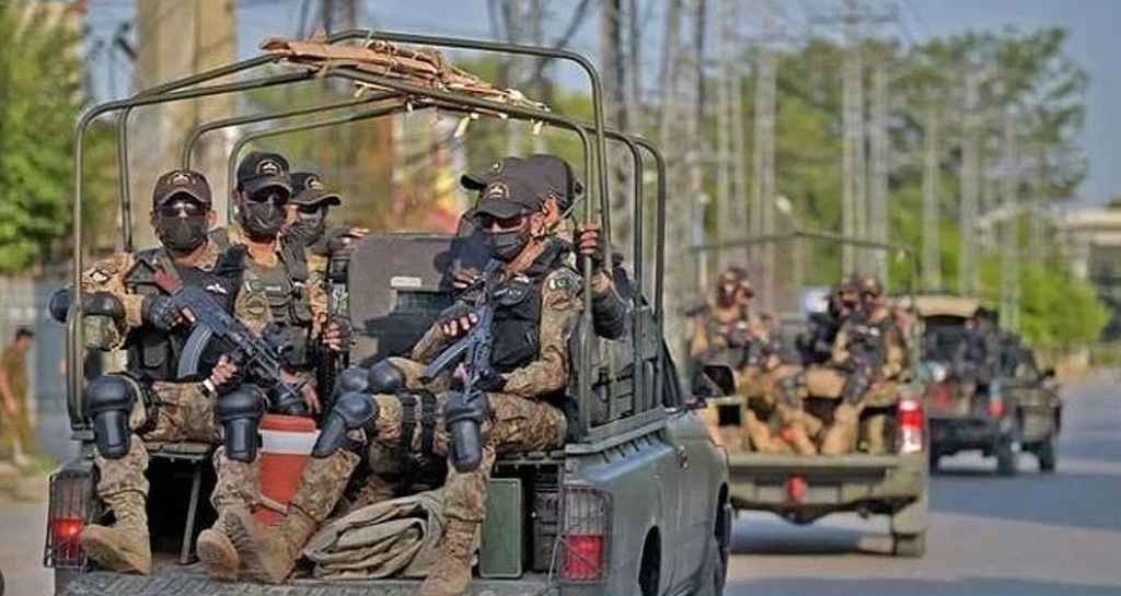 পাকিস্তানে একযোগে দুই ব্যাংক লুট ও পুলিশ স্টেশনে হামলা, নিহত ১২