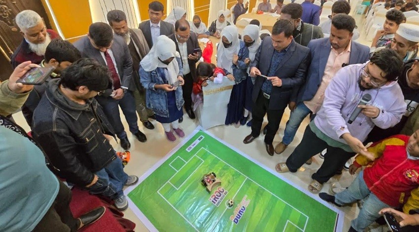 ডিজিটাল বাংলাদেশ গড়তে কুয়াকাটায় স্কুল শিক্ষার্থীদের রোবোটিকস প্রশিক্ষণ