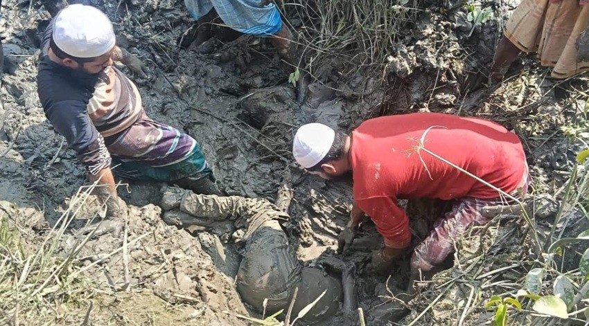 কলাপাড়ায় খালের চড়ে পুতে রাখা নিখোঁজ যুবকের লাশ উদ্ধার