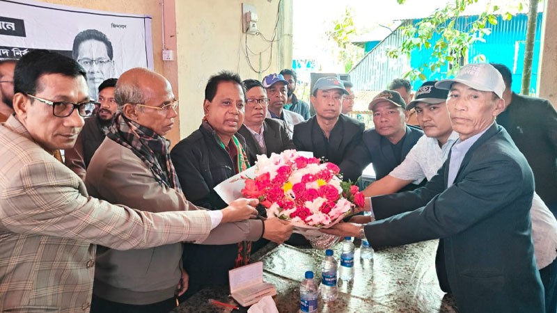 কুয়াকাটায় রাখাইন সম্প্রদায়ের সাথে এবিএম মোশাররফের মতবিনিময়