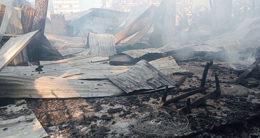 কুয়াকাটায় আগুনে ভূস্মিভূত ৮ টি ব্যবসা প্রতিষ্ঠান, ৩০ লাখ টাকার ক্ষয়ক্ষতি