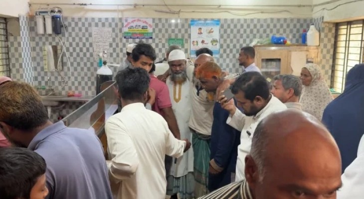 গভীর সমুদ্রে ডাকাত হামলা: পাথরঘাটার দুই জেলে গুলিবিদ্ধ