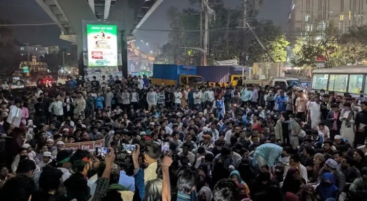 হাদি হত্যার বিচার দাবিতে চট্টগ্রামে সড়ক অবরোধ