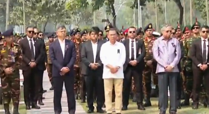 পিলখানা হত্যাকাণ্ডে শহীদদের কবরে রাষ্ট্রপতি ও প্রধানমন্ত্রীর শ্রদ্ধা