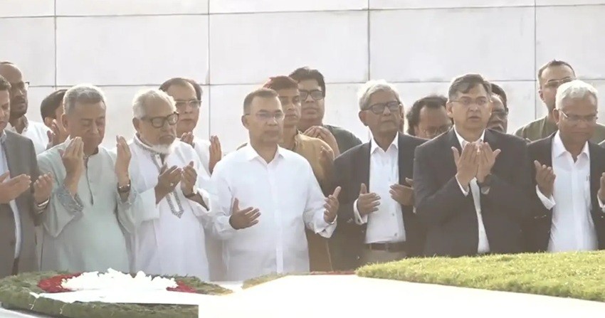 জিয়াউর রহমান ও খালেদা জিয়ার সমাধিতে তারেক রহমানের শ্রদ্ধা