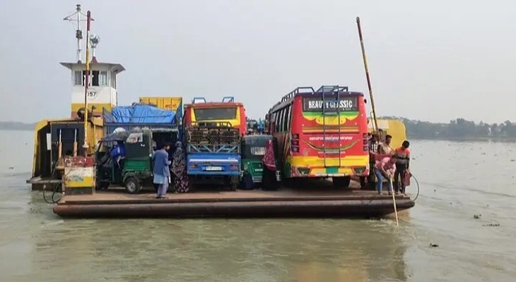ফেরিতে ওঠার আগে নামতে হবে সব যাত্রীকে, কঠোর নির্দেশ নৌমন্ত্রীর