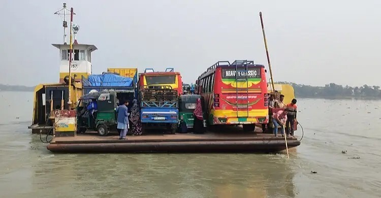 ফেরিতে ওঠার আগে নামতে হবে সব যাত্রীকে, কঠোর নির্দেশ নৌমন্ত্রীর