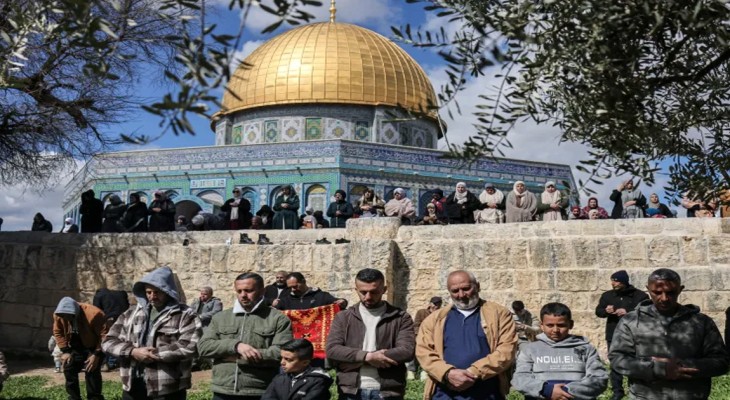 এবার আল-আকসায় জুমার নামাজে নিষেধাজ্ঞা দিলো ইসরায়েল