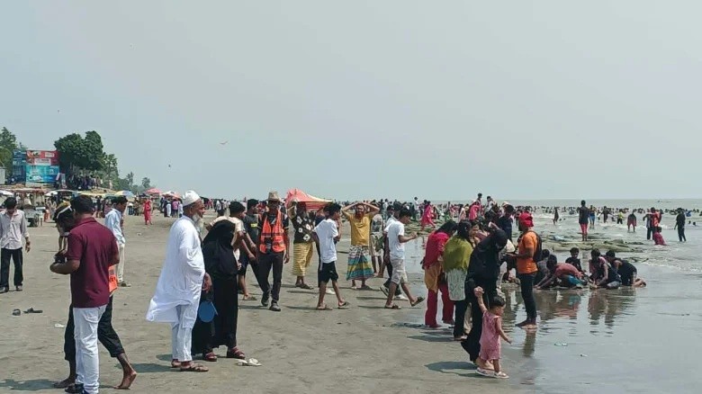 কুয়াকাটায় জ্বালানি সংকটে ভুগছেন ব্যবসায়ীরা, ভোগান্তিতে পর্যটক