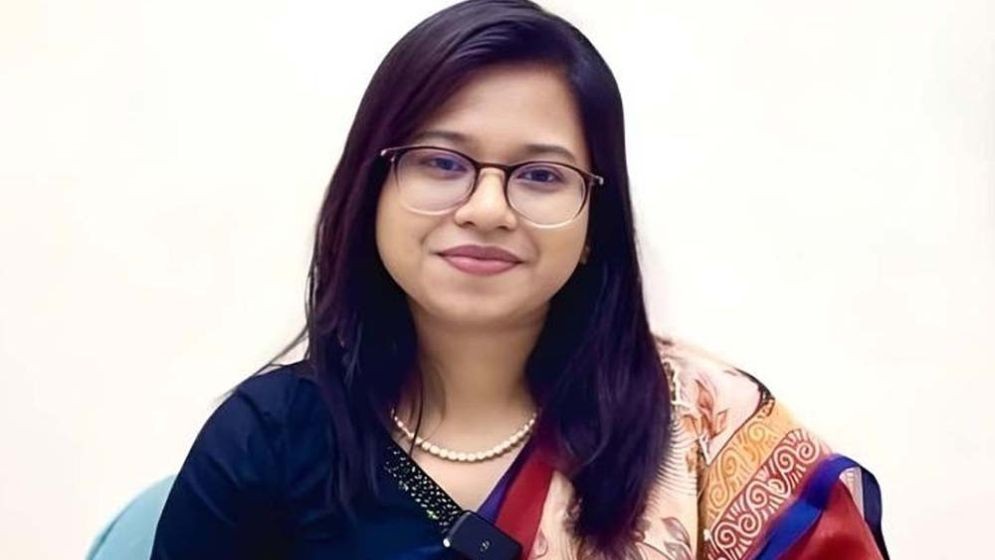 সংরক্ষিত আসনের গেজেট স্থগিতের অনুরোধ এনসিপি নেত্রী মনিরার