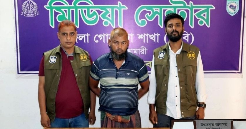 নীলফামারীতে ডিবির অভিযানে মাদক কারবারি গ্রেপ্তার