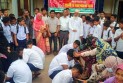 চাঁদপুরে মায়ের পা ধুয়ে বিশ্ব মা দিবস পালন করল শিক্ষার্থীরা