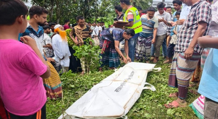গরুবাহী ভুটভুটি-বাসের মুখোমুখি সংঘর্ষে নিহত ৩, আহত ৪
