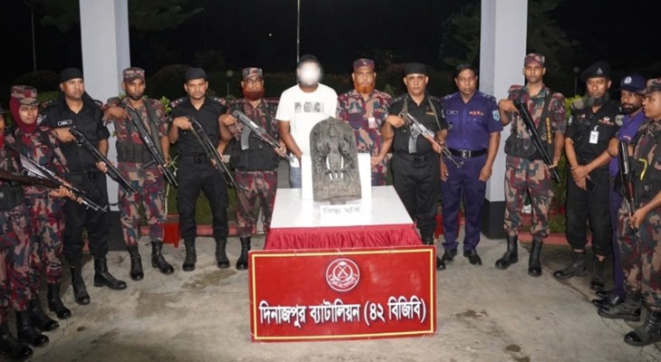 দিনাজপুরে ৩২ লাখ টাকার কষ্টিপাথরের বিষ্ণু মূর্তি উদ্ধার, আটক ১