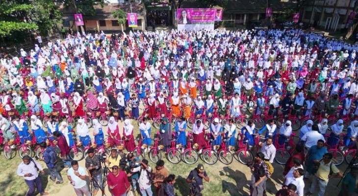জাইমা রহমানের জন্মদিনে ৫৪৮ ছাত্রীকে বাইসাইকেল দিলেন প্রতিমন্ত্রী মীর শাহে আলম