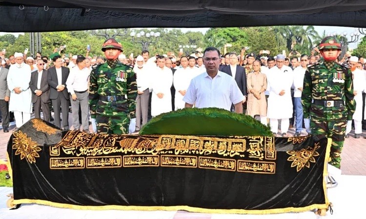সাবেক এমপি আব্দুল হাইয়ের জানাজায় অংশ নিলেন প্রধানমন্ত্রী