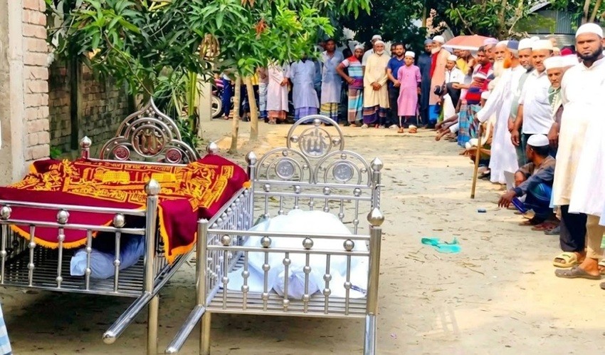 বাড়িতে স্ত্রীর লাশ রেখে মসজিদে নামাজ পড়তে গিয়ে মারা গেলেন স্বামীও