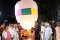 বাড্ডায় ফানুস উড়িয়ে প্রবারণা পূর্ণিমার উৎসব উদযাপন