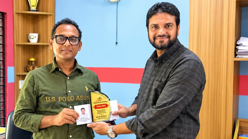 হলিক্রস থেকে গোল্ডেন জিপিএ-৫, কৃতী শিক্ষার্থী শাওমিকে ইমদাদের সম্মাননা
