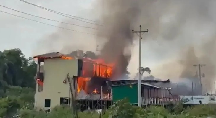 কক্সবাজারে মেরিনড্রাইভে টুপটুপ রিসোর্টে আগুন, ৭ পর্যটকের মৃত্যু