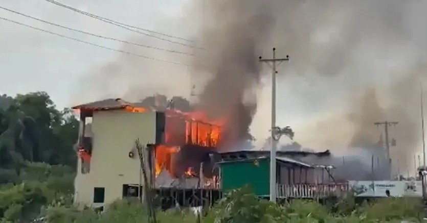 কক্সবাজারে মেরিনড্রাইভে টুপটুপ রিসোর্টে আগুন, ৭ পর্যটকের মৃত্যু