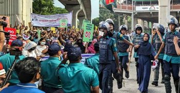 শাহবাগে শিক্ষকদের আন্দোলন থেকে কয়েকজন আটক