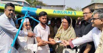 বিমান তৈরি করা জুলহাসের পাশে দাঁড়ালেন তারেক রহমান